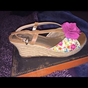 Flower wedges